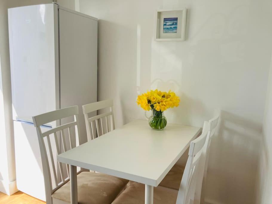 Welcoming Bungalow With Parking And Garden St Agnes  Eksteriør billede
